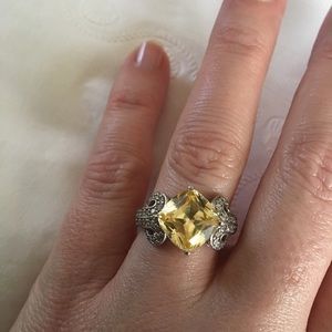 Yellow quartz SS ring with CZ detail